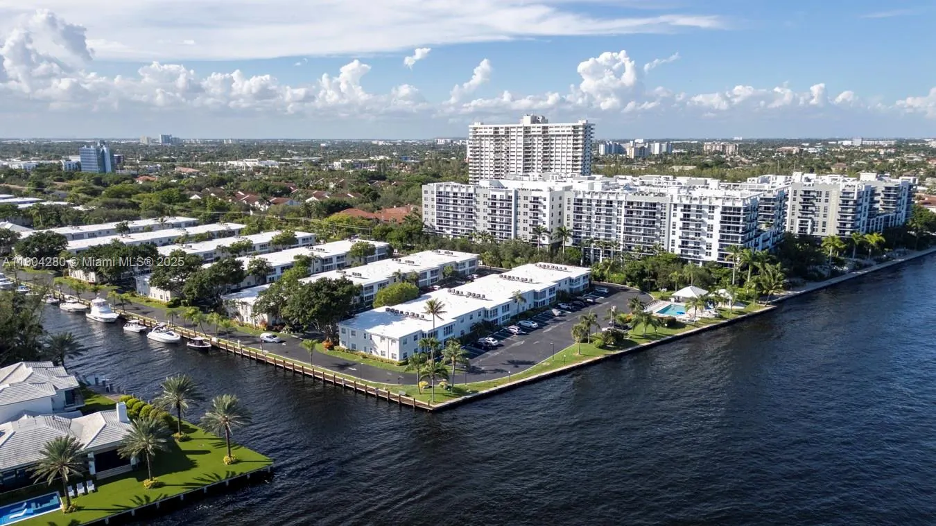 6207 Bay Club Dr, #3