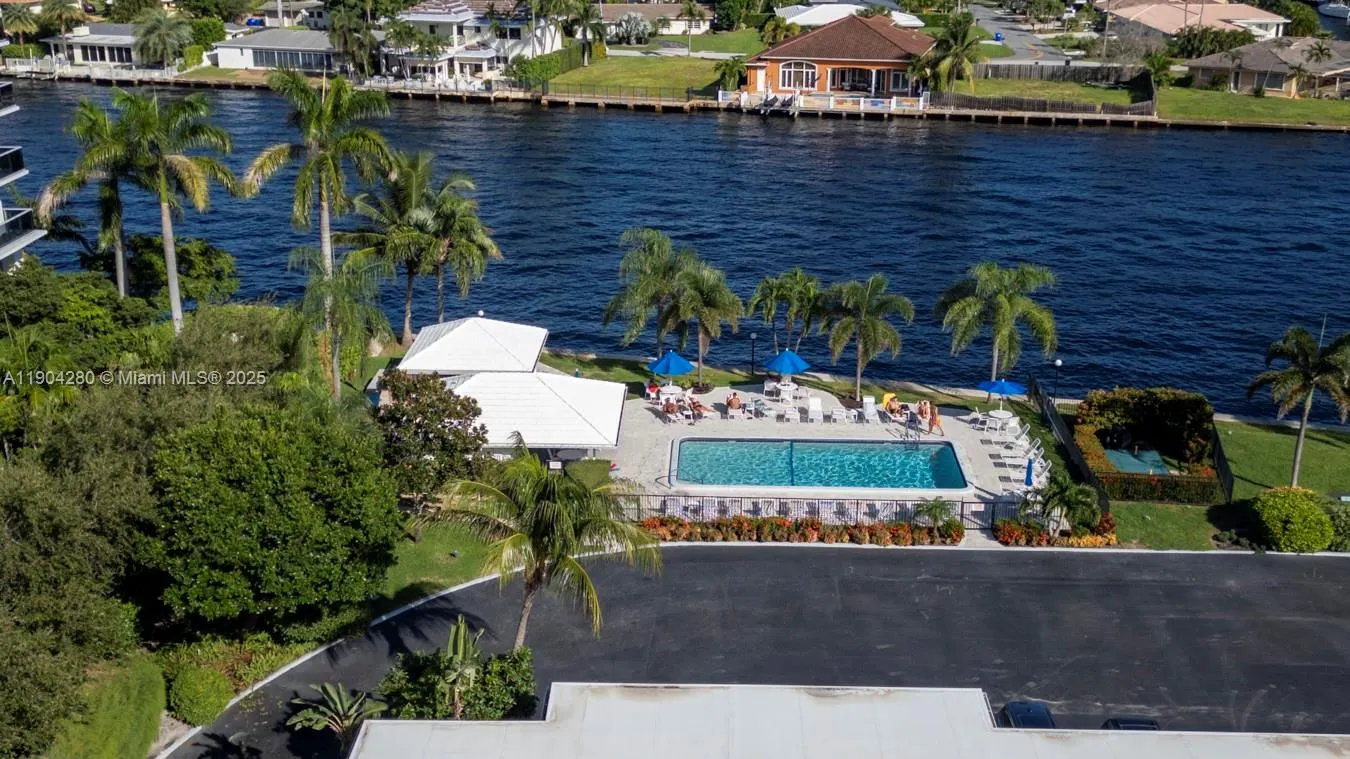 6207 Bay Club Dr, #3