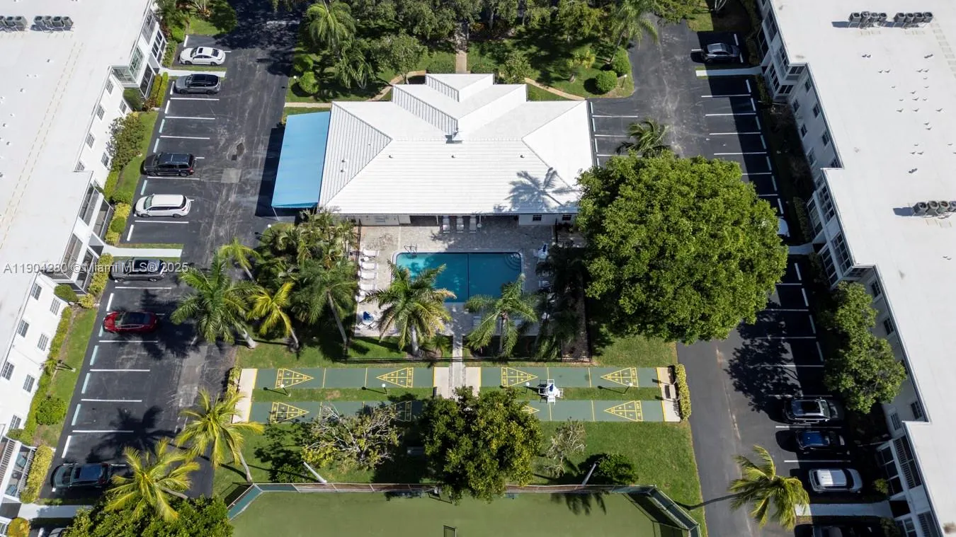 6207 Bay Club Dr, #3