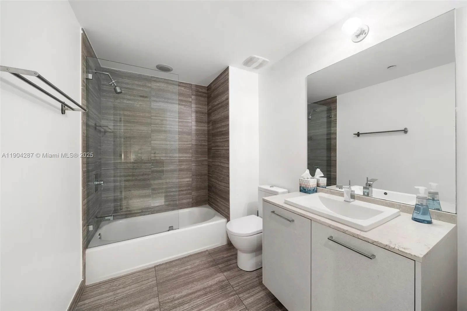 1010 Brickell Ave, #1706