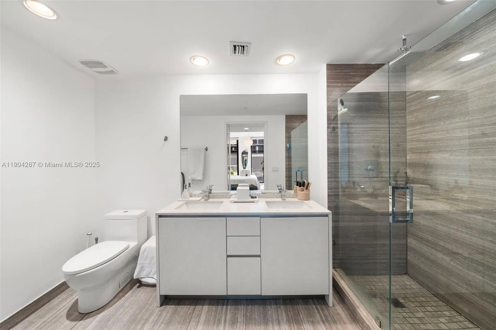 1010 Brickell Ave, #1706