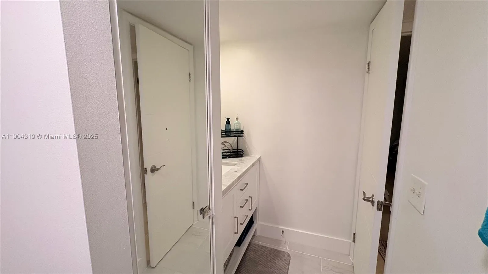 206 Charter Way, #206