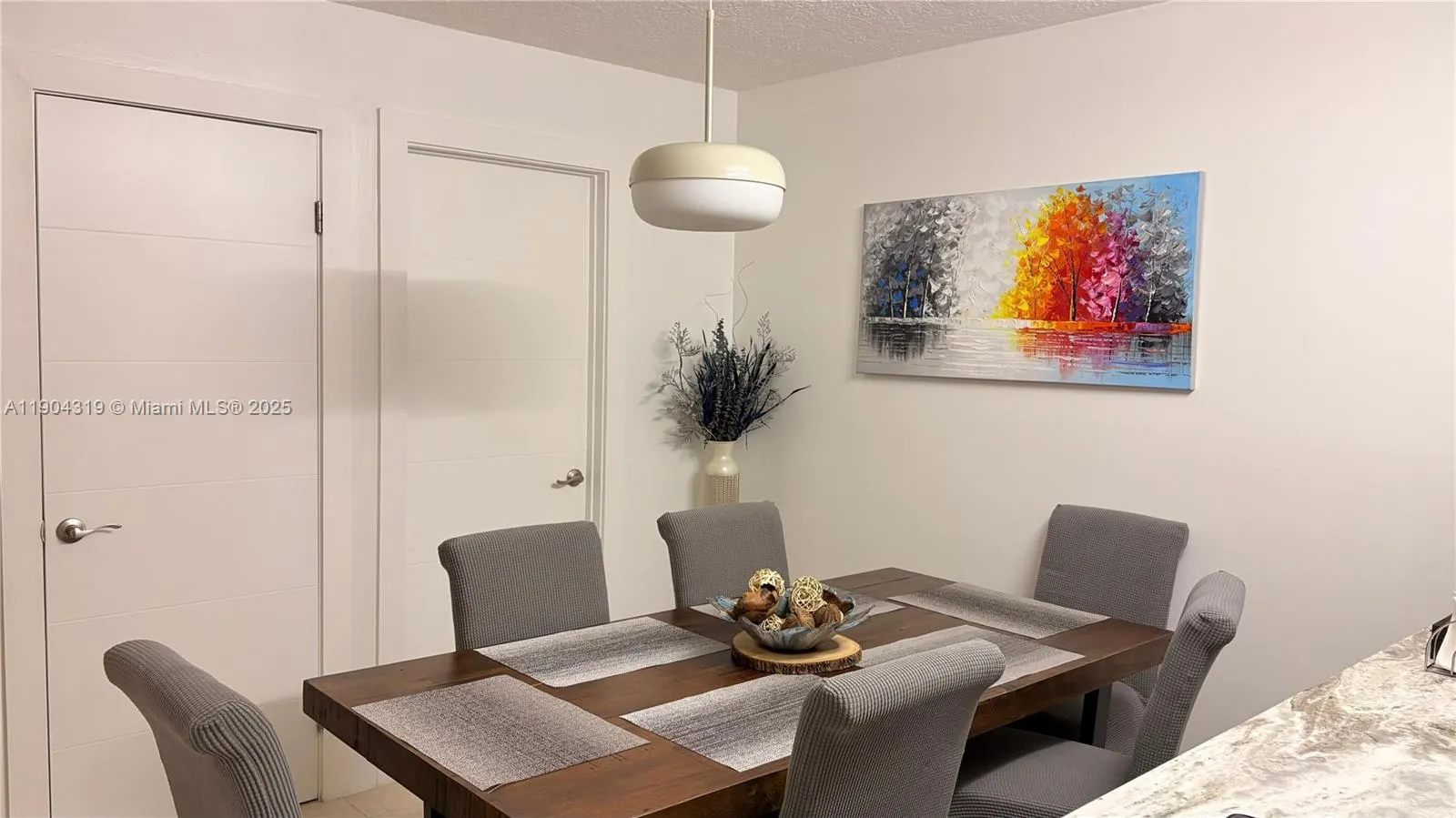 206 Charter Way, #206