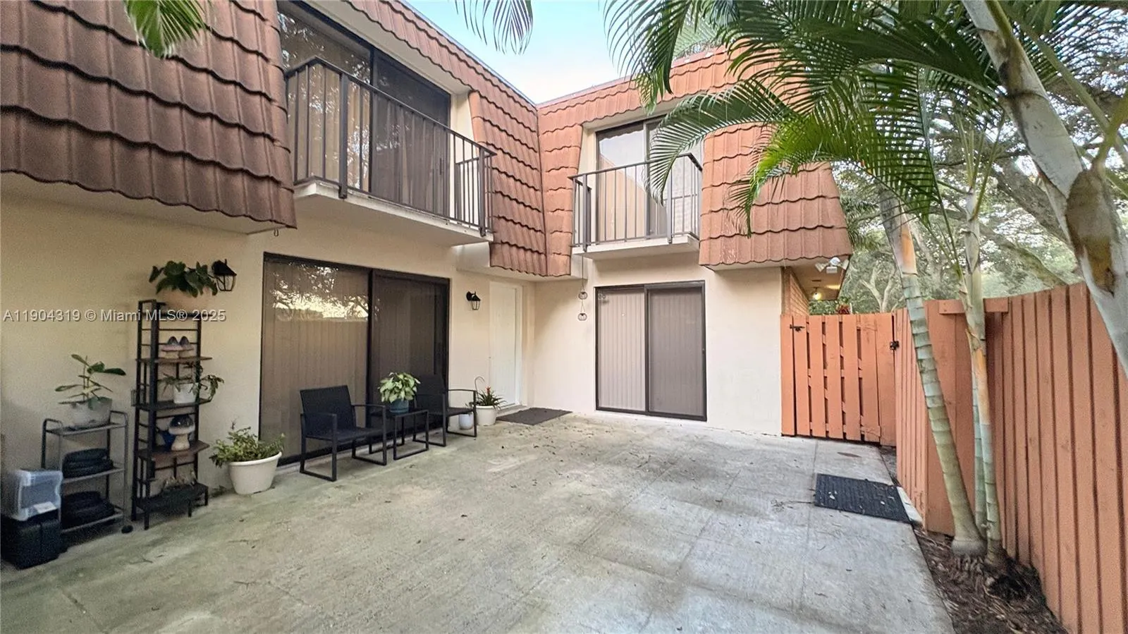 206 Charter Way, #206