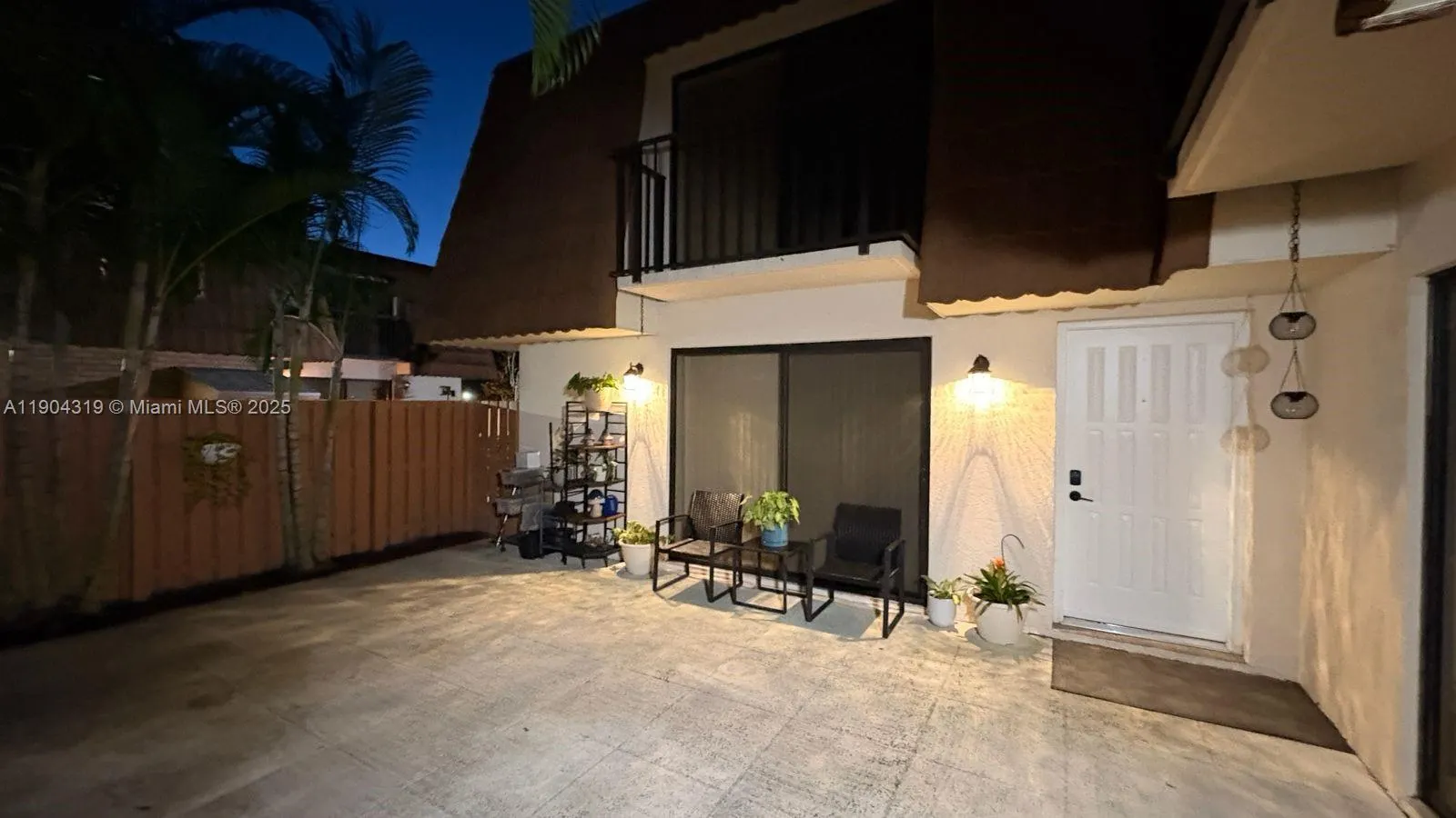 206 Charter Way, #206