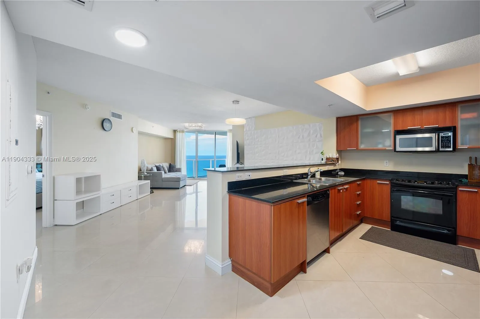 16699 Collins Ave, #3305