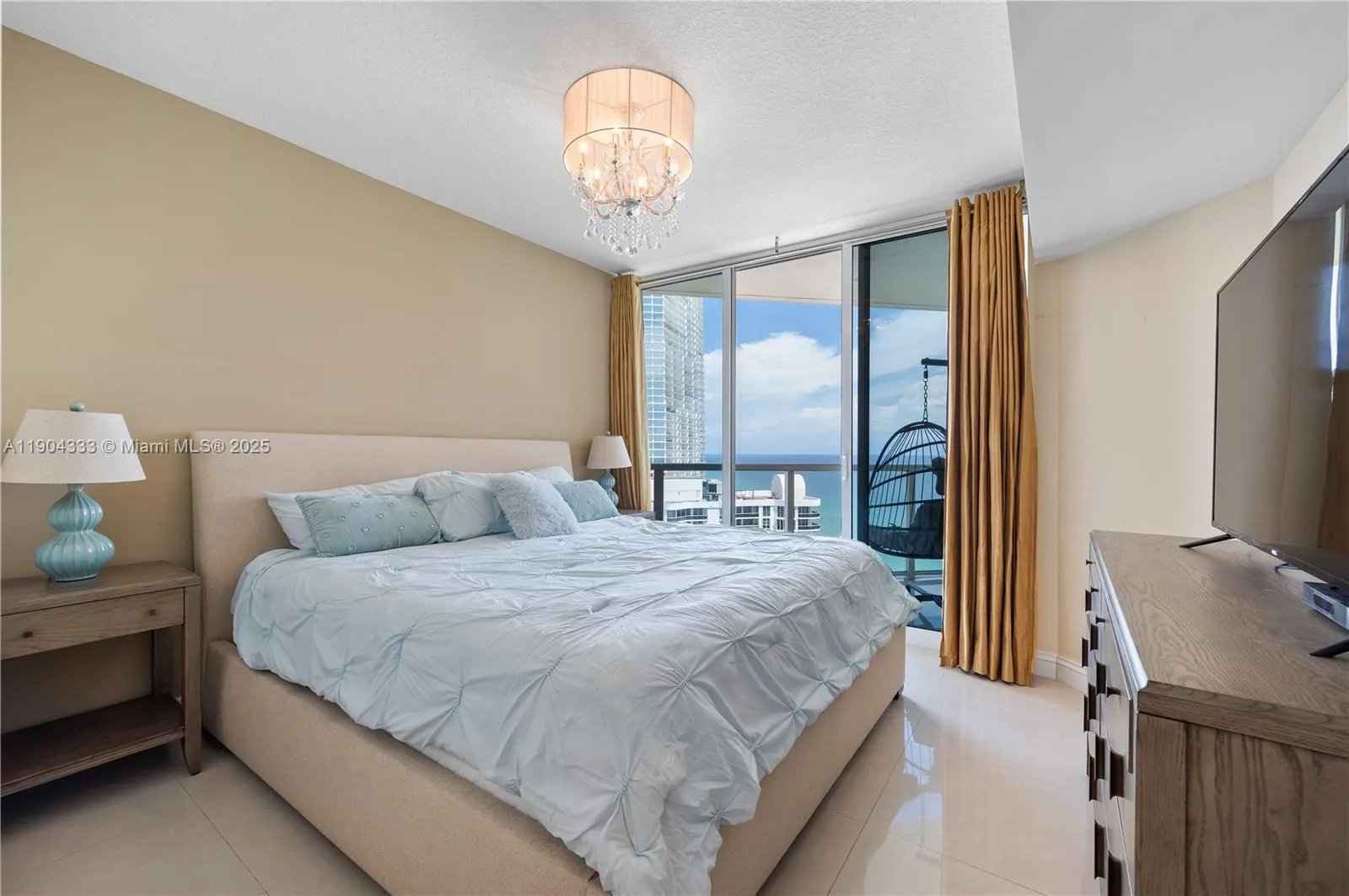 16699 Collins Ave, #3305