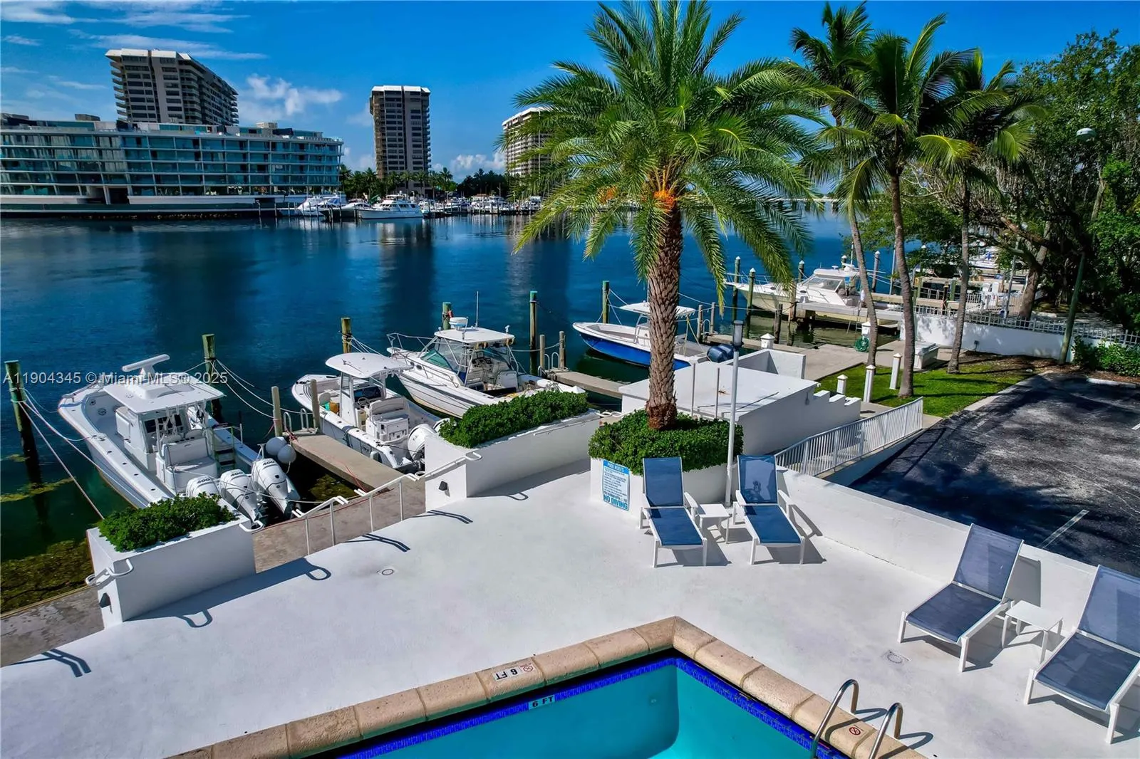 1600 S Bayshore Ln, #4B