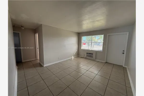 520 W Blue Heron Blvd