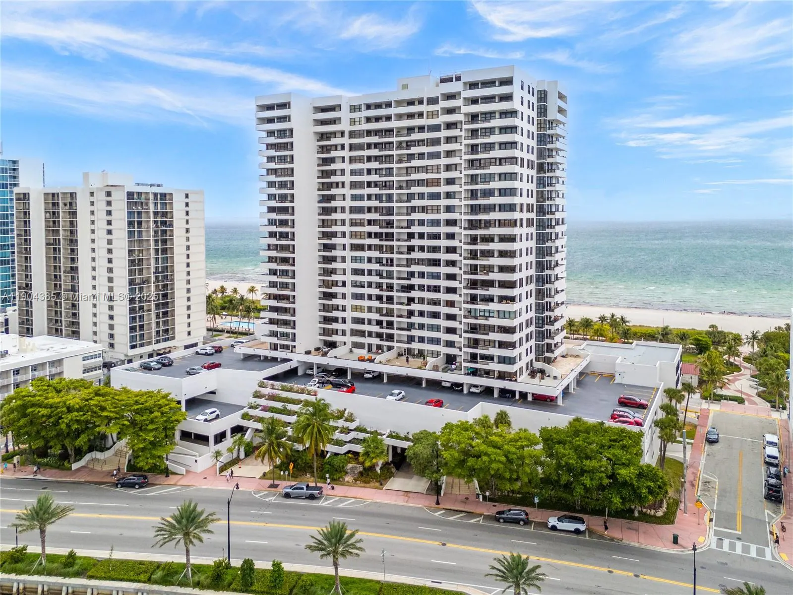 2555 Collins Ave, #904