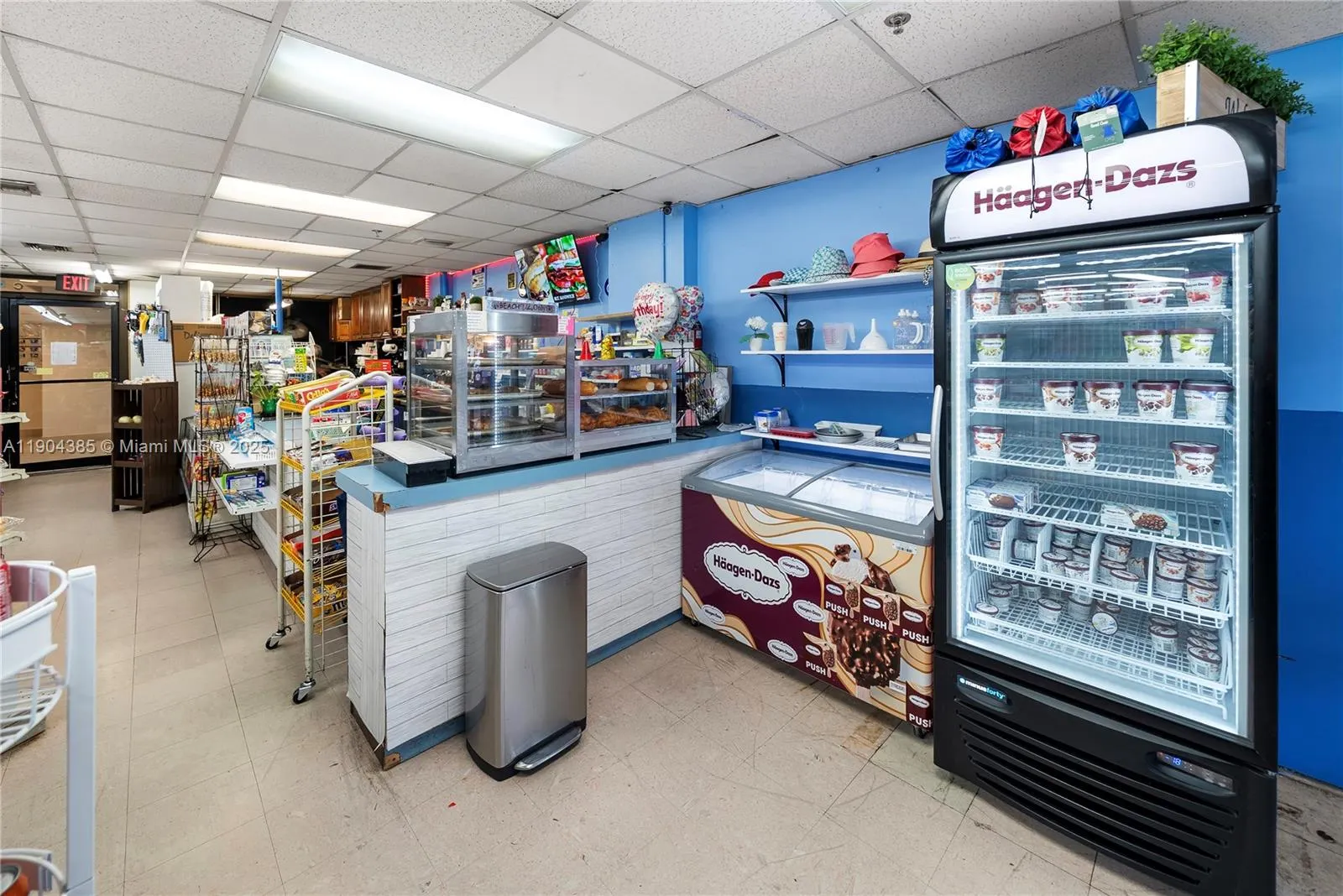 2555 Collins Ave, #904