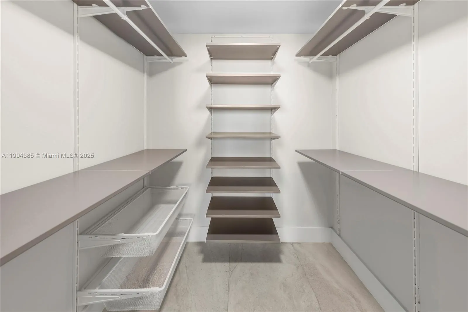 2555 Collins Ave, #904