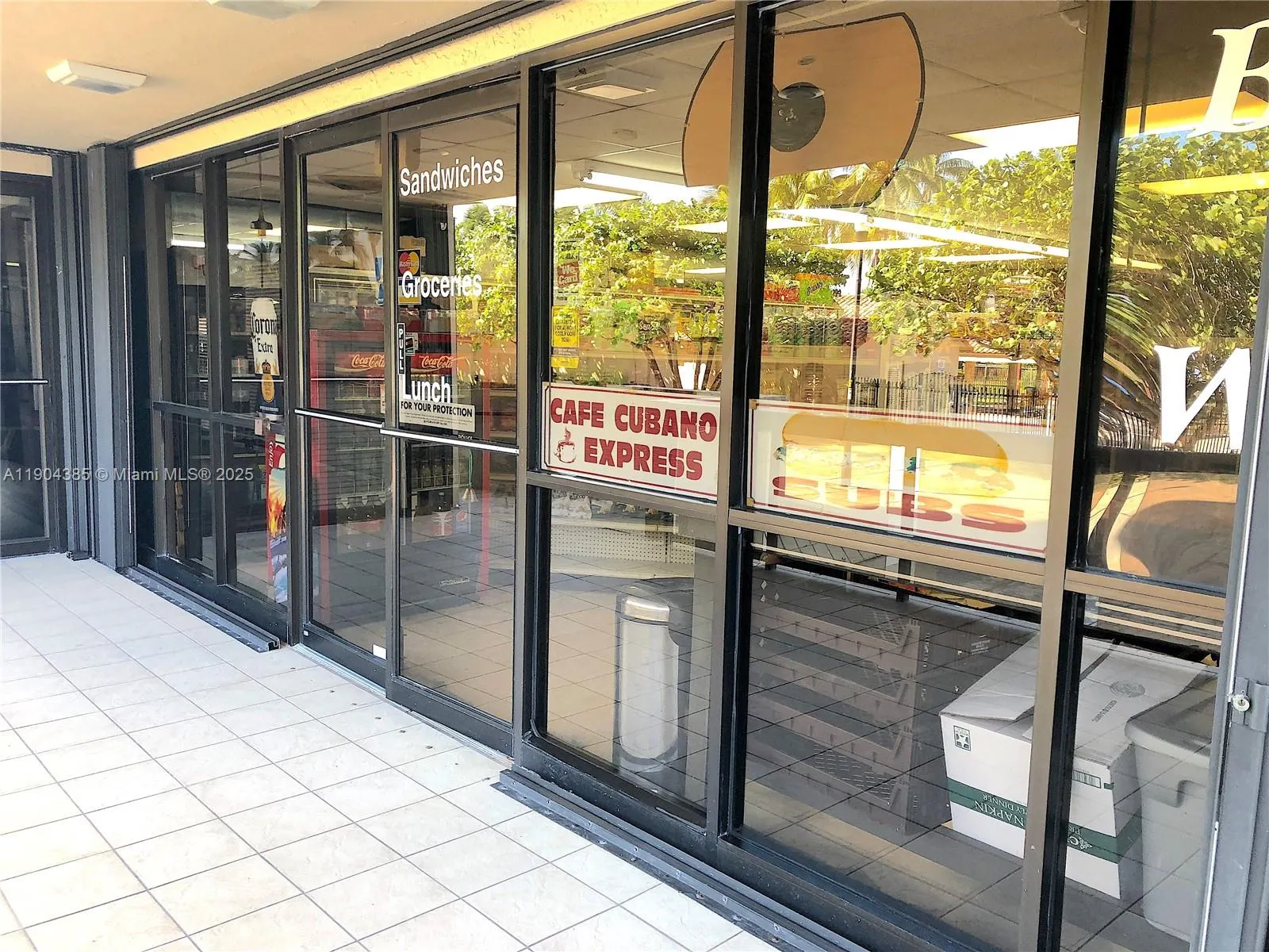 2555 Collins Ave, #904