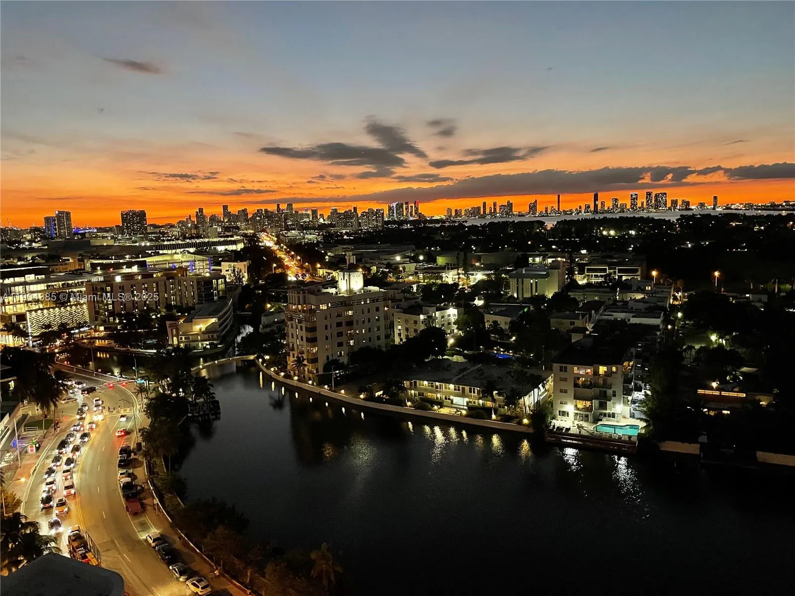 2555 Collins Ave, #904