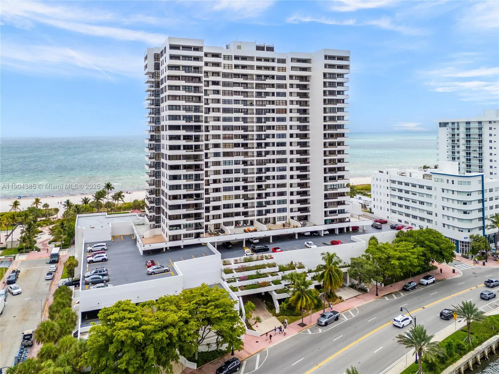 2555 Collins Ave, #904