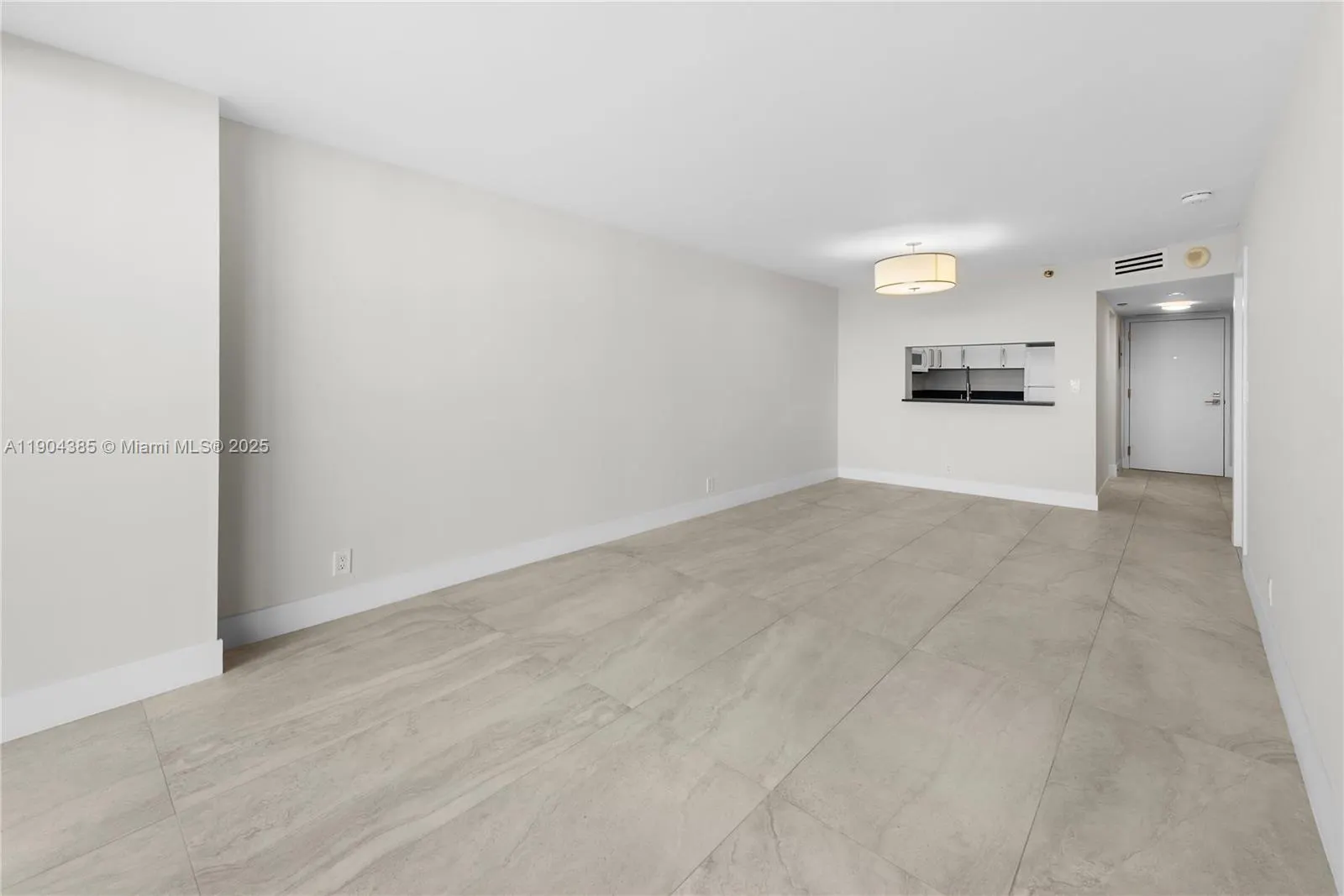 2555 Collins Ave, #904