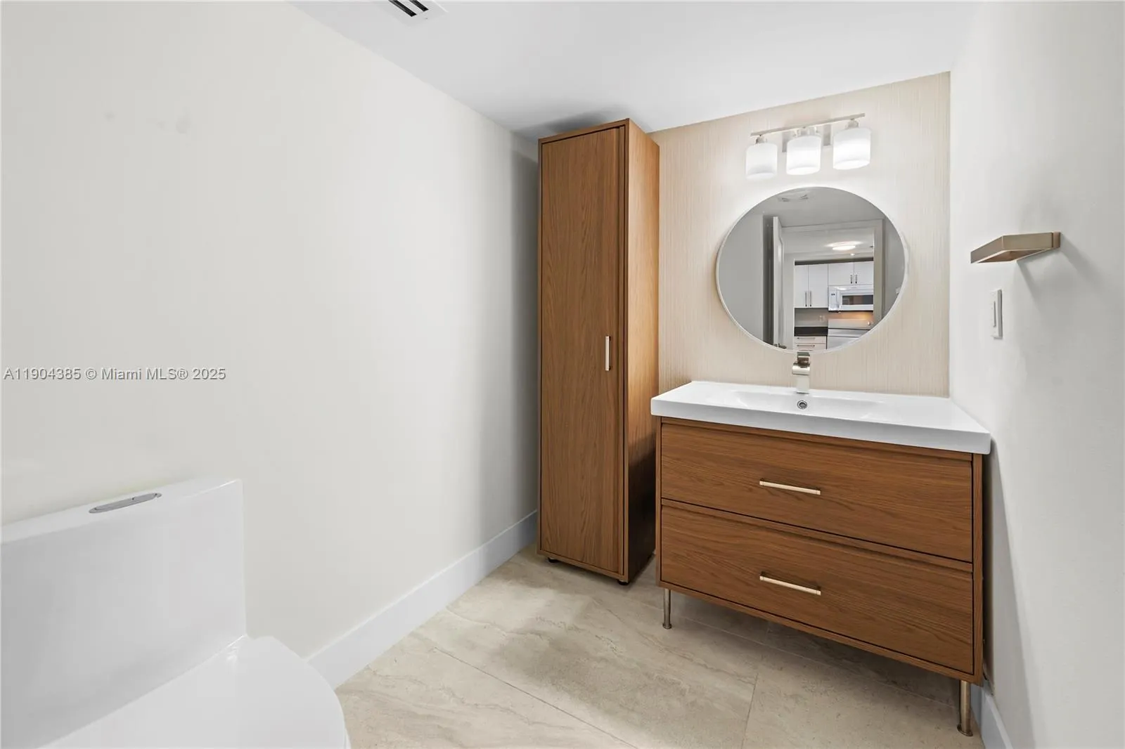 2555 Collins Ave, #904