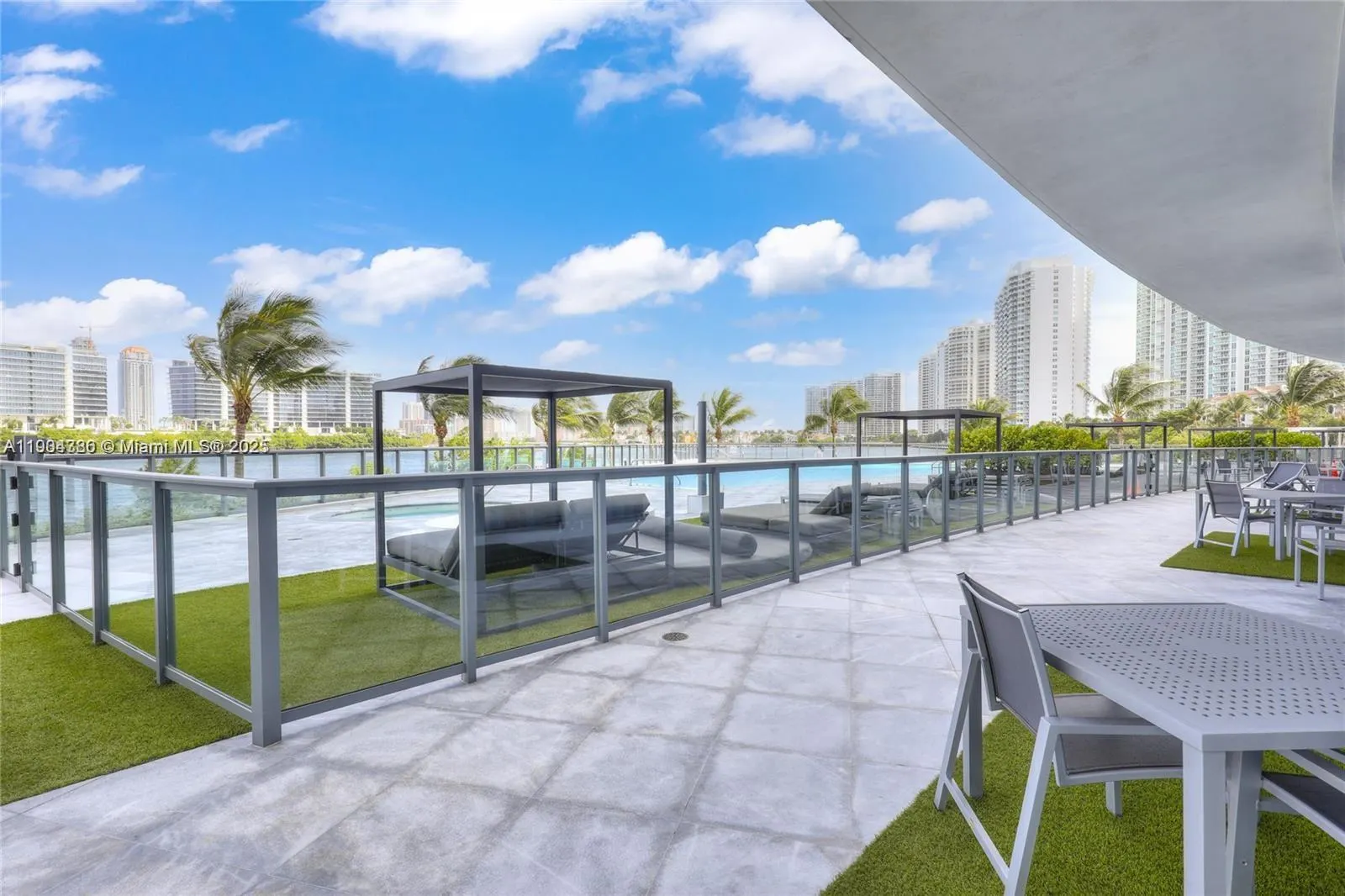 3300 NE 188th St, #818