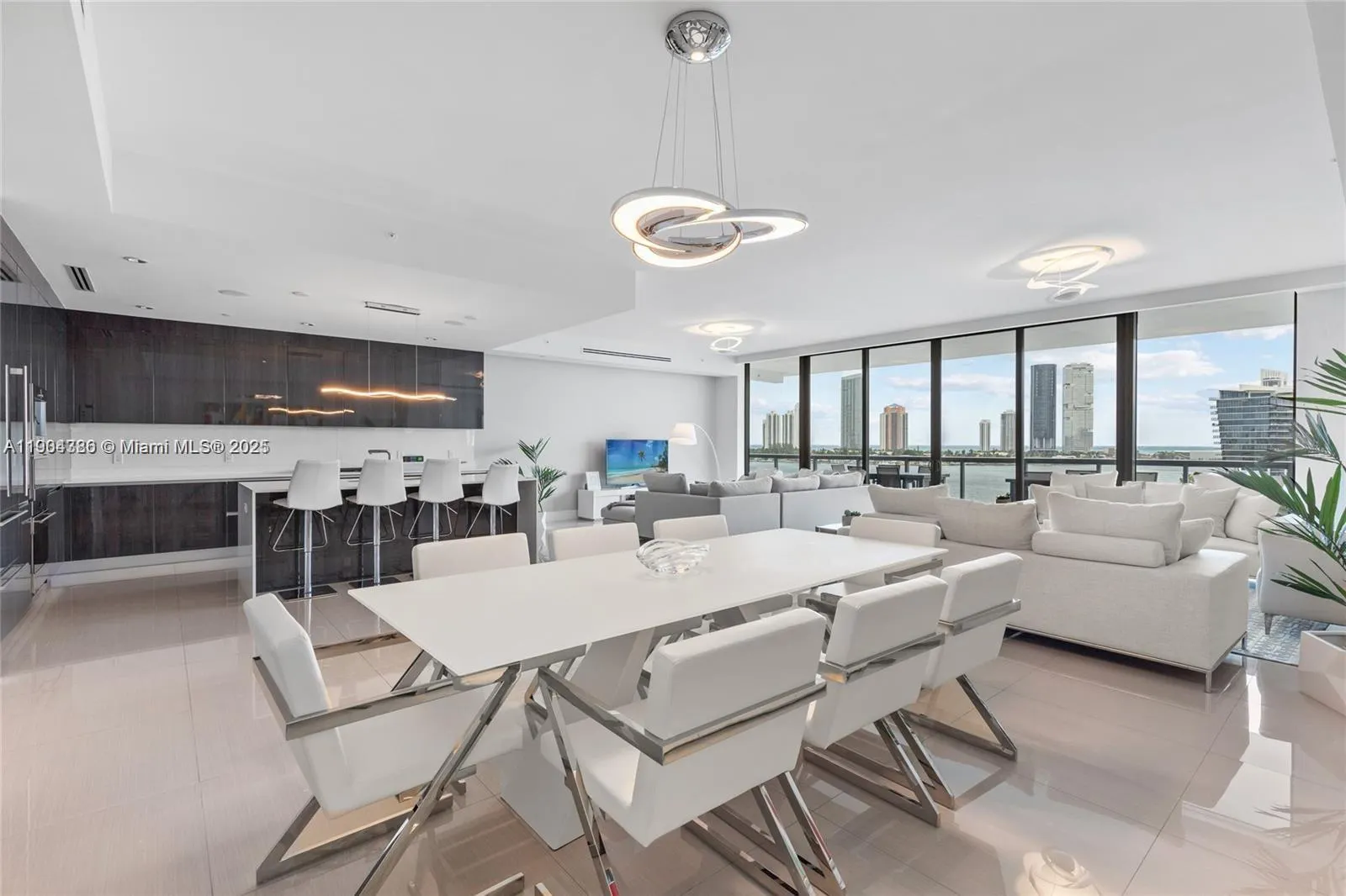 3300 NE 188th St, #818