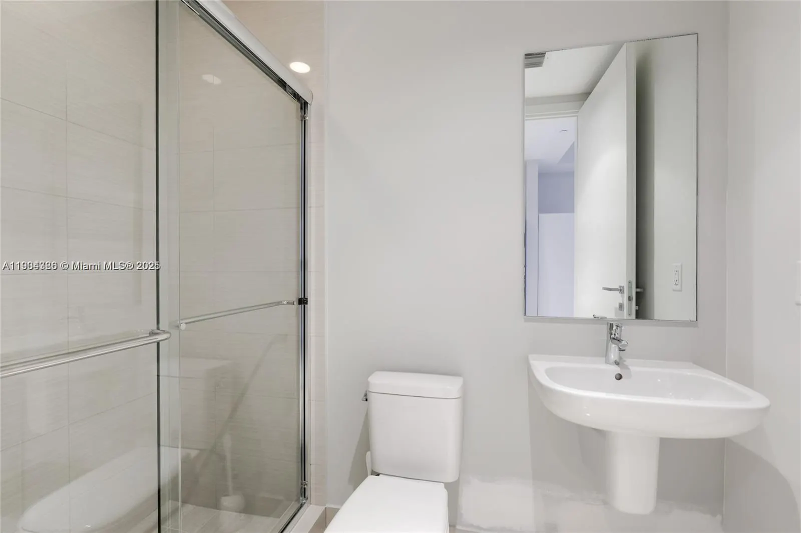 3300 NE 188th St, #818