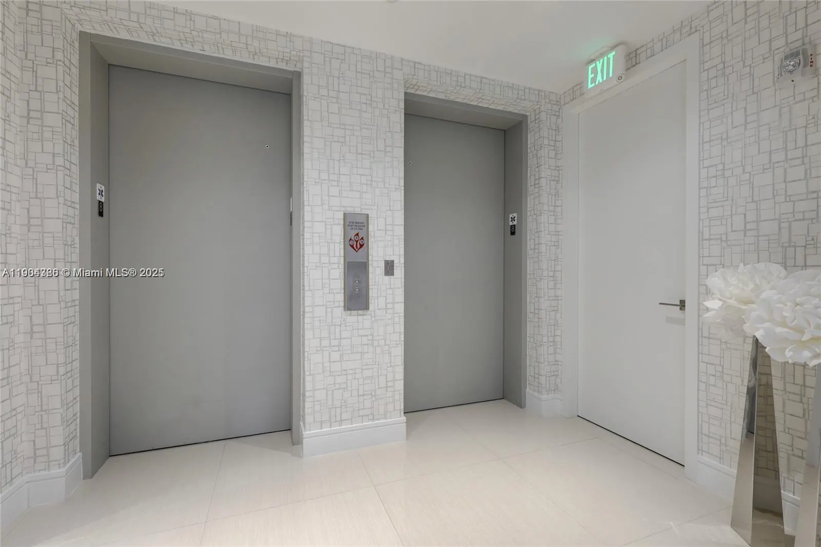 3300 NE 188th St, #818