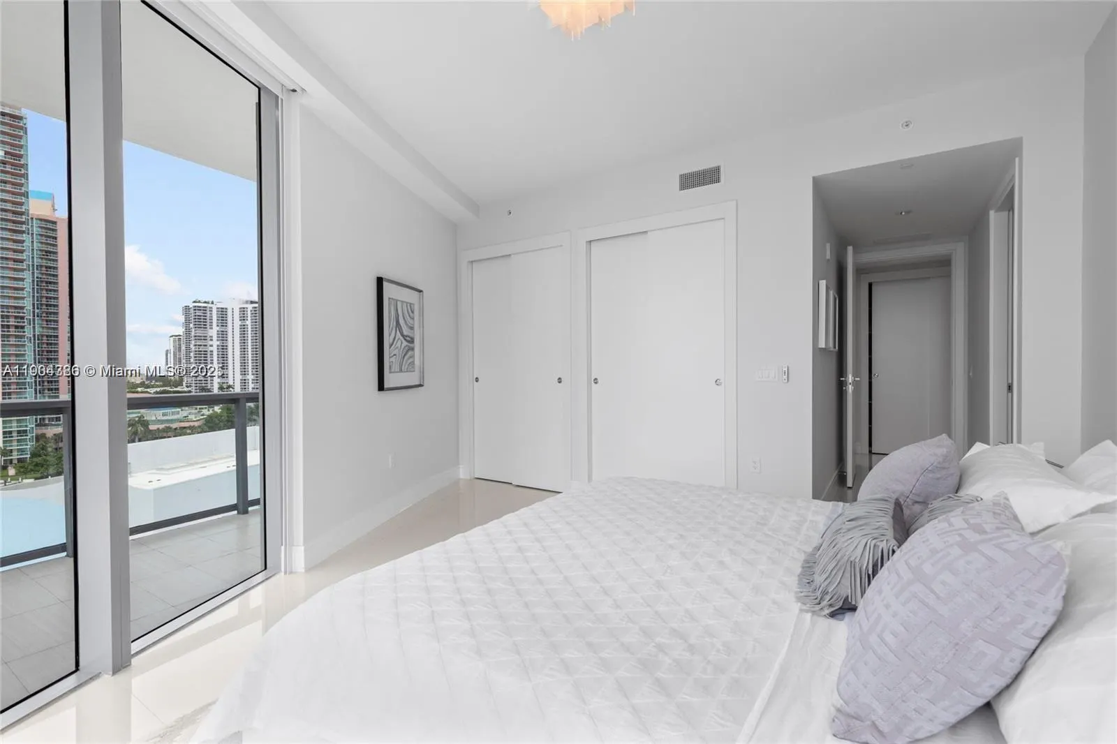 3300 NE 188th St, #818