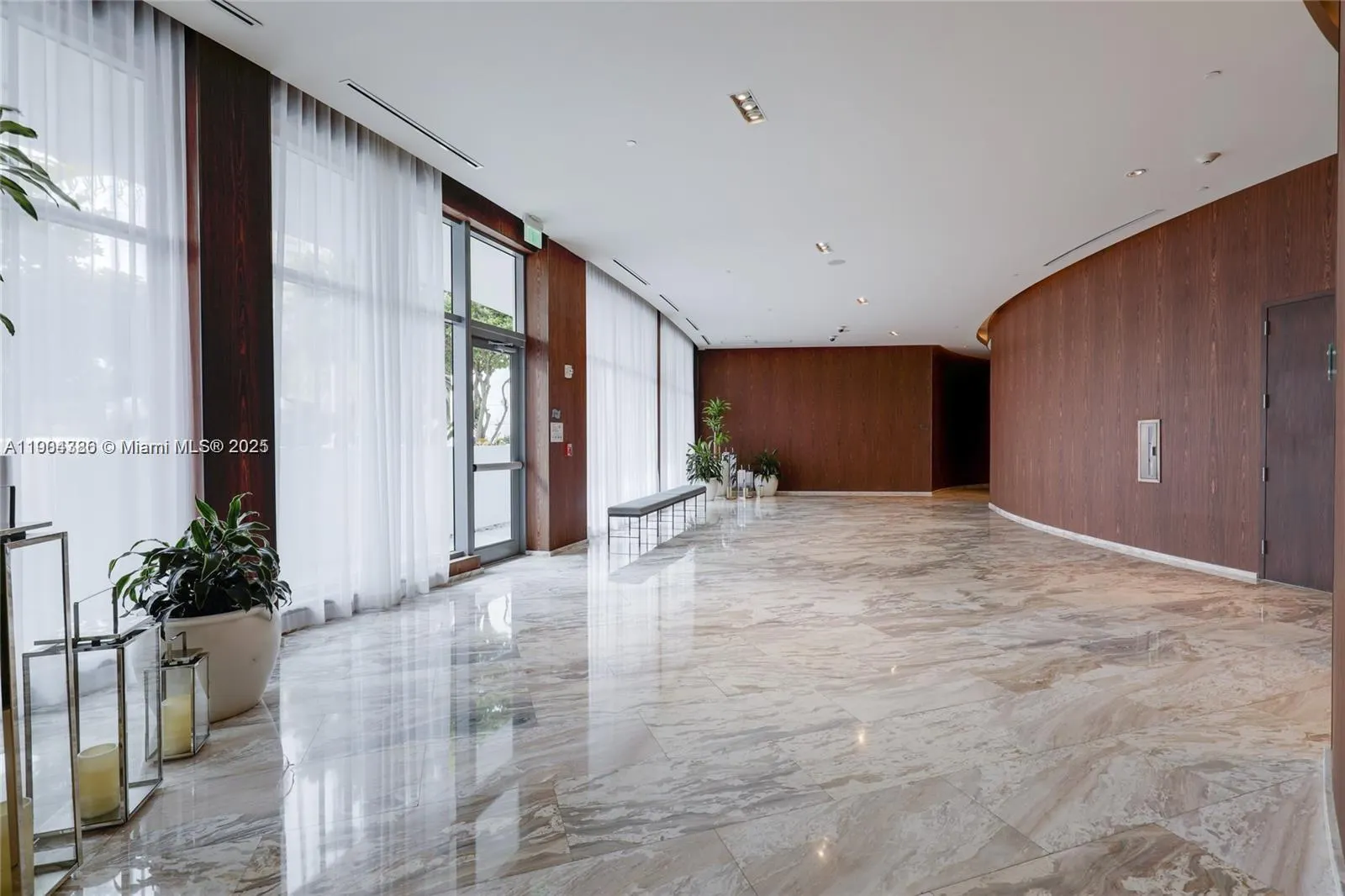 3300 NE 188th St, #818