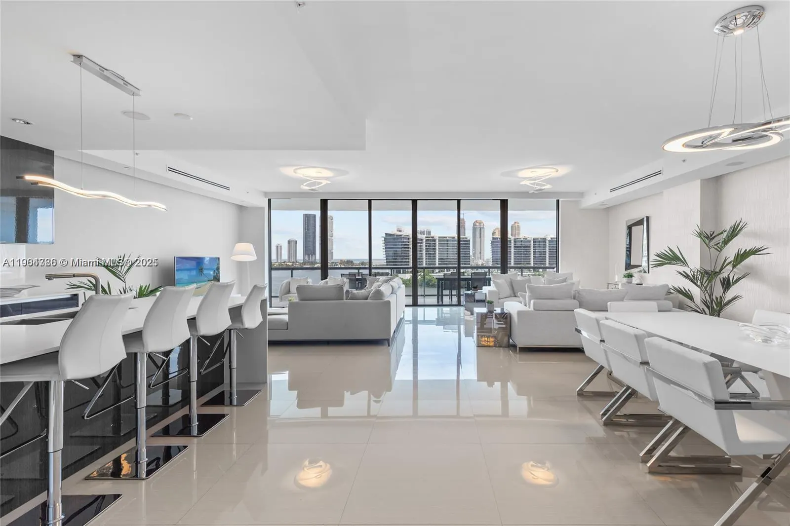 3300 NE 188th St, #818