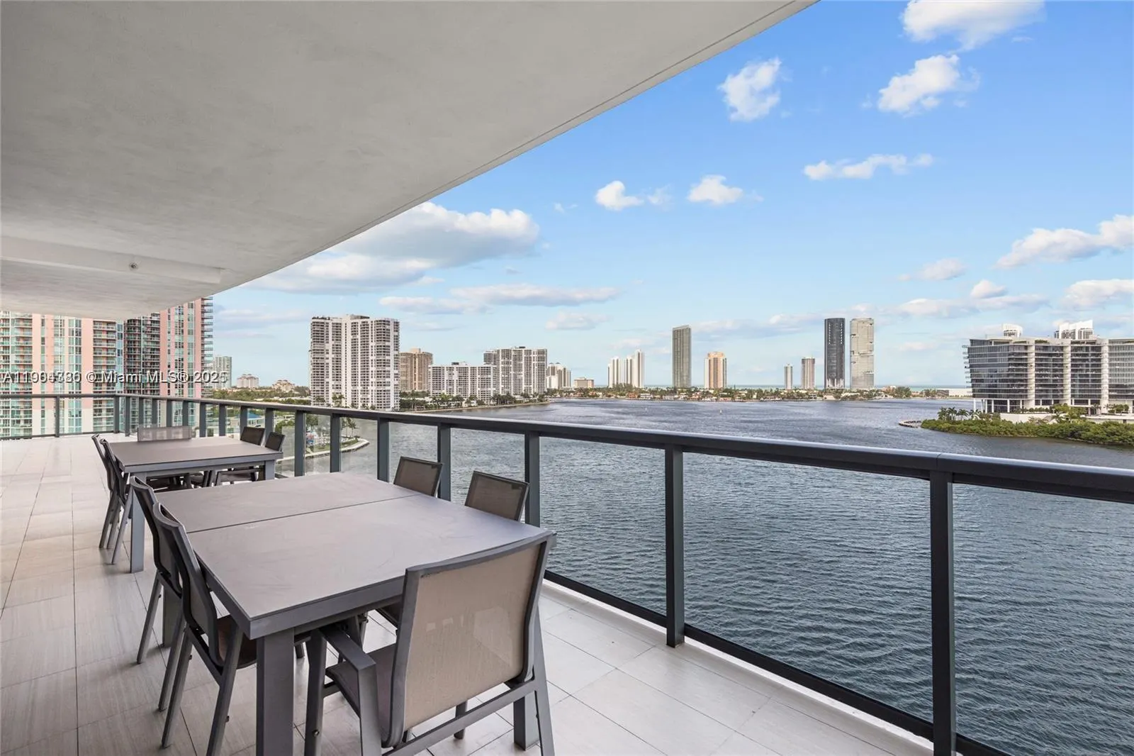 3300 NE 188th St, #818