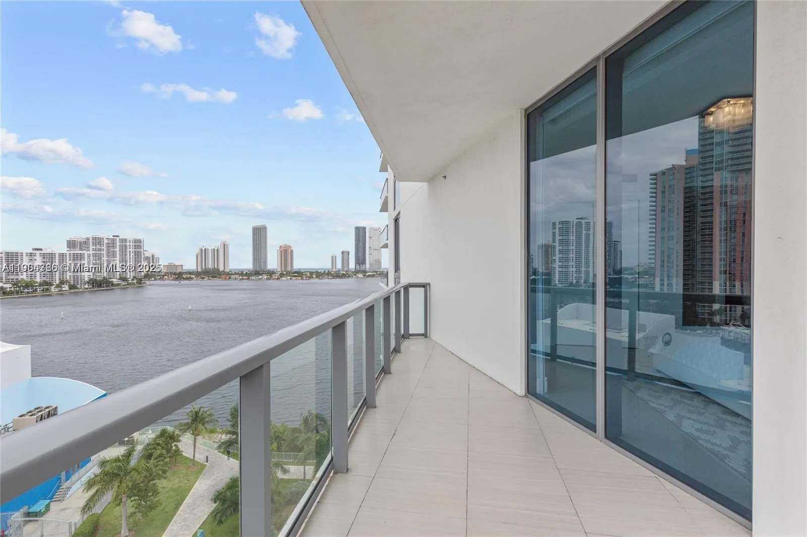 3300 NE 188th St, #818