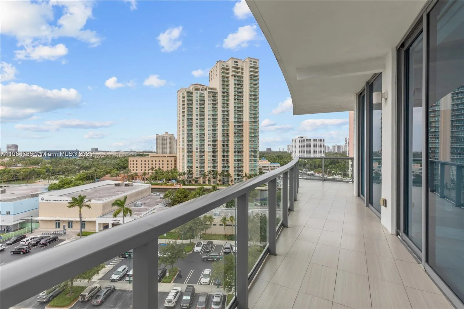 3300 NE 188th St, #818