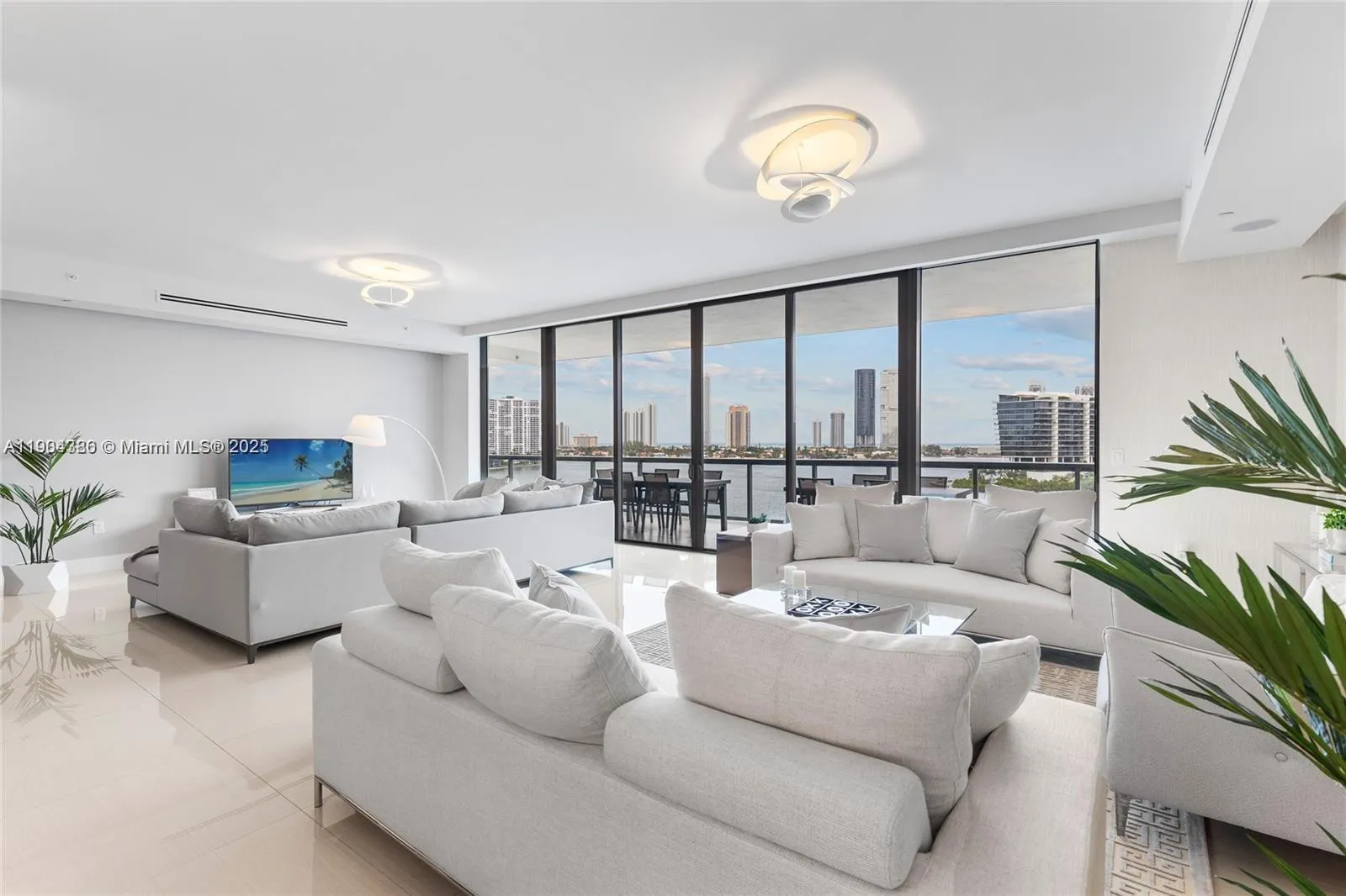 3300 NE 188th St, #818