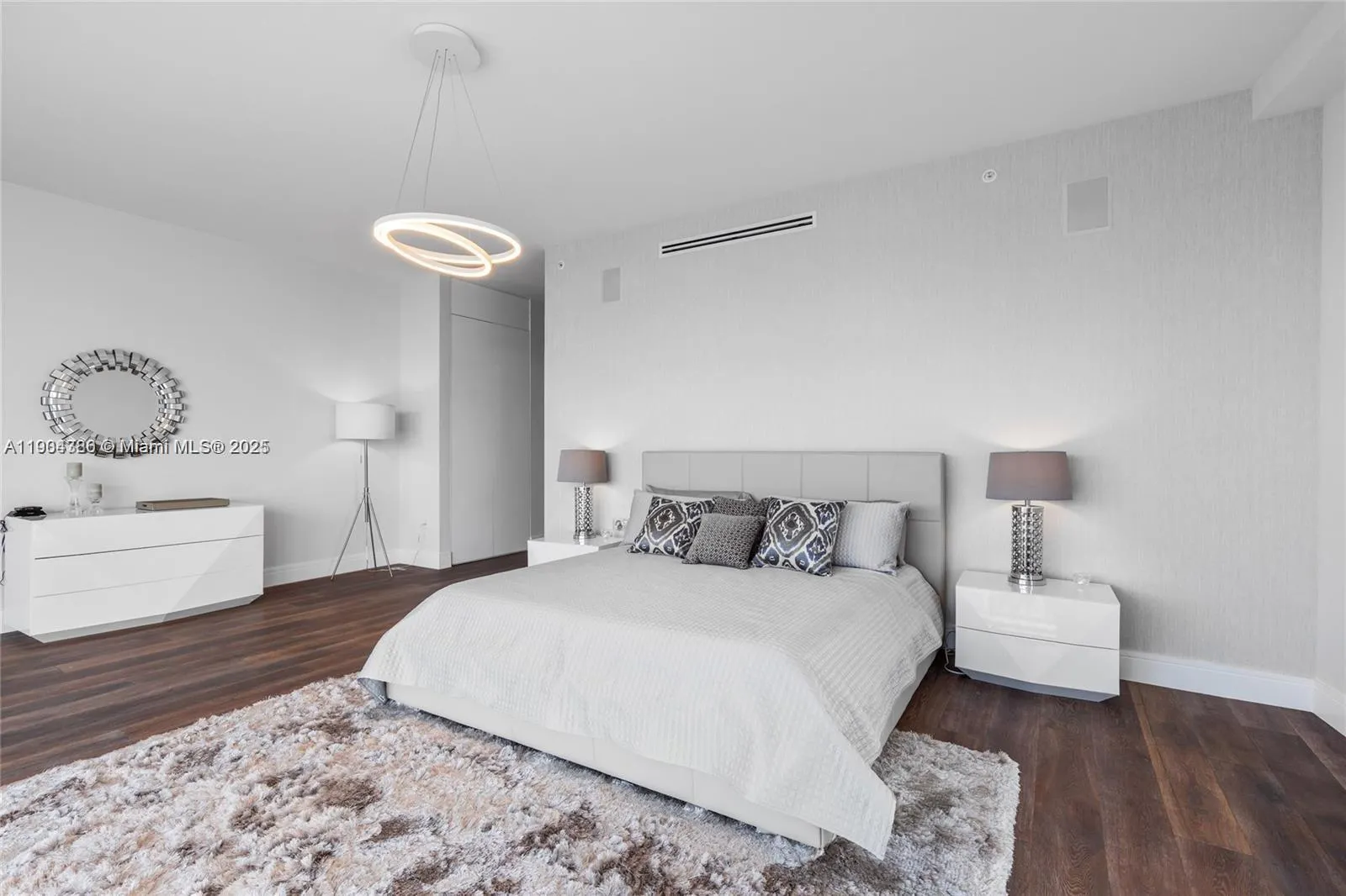 3300 NE 188th St, #818