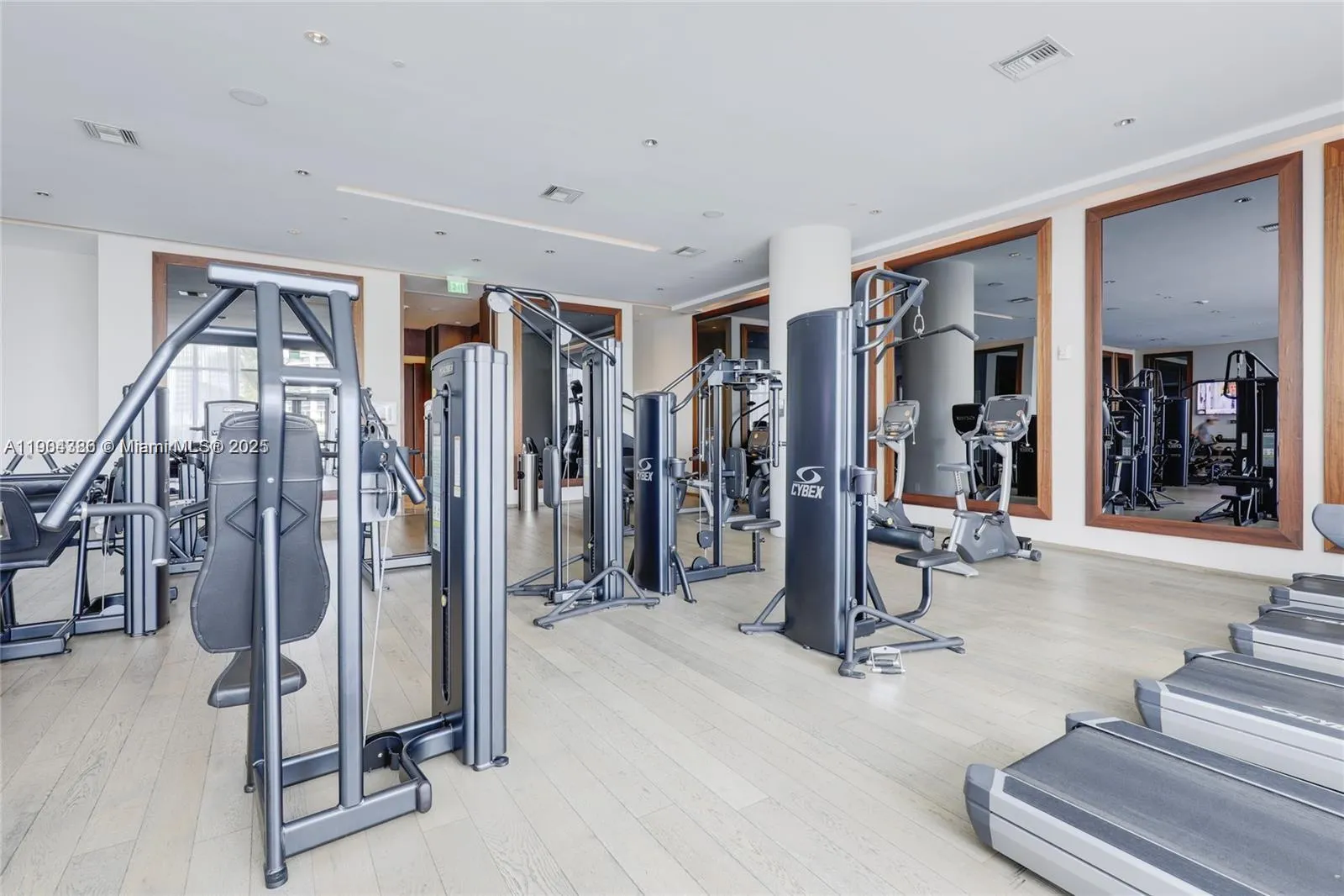 3300 NE 188th St, #818