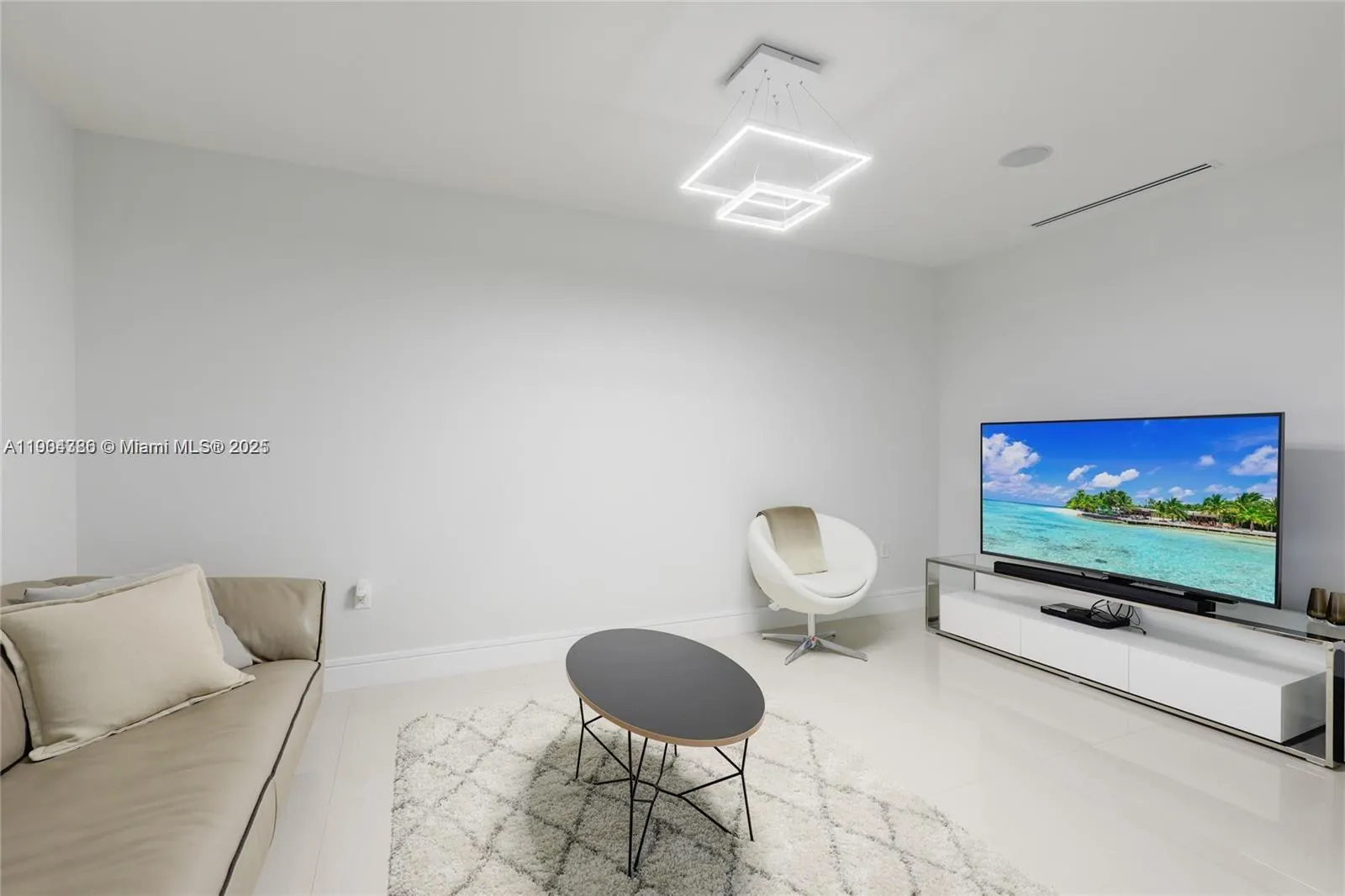 3300 NE 188th St, #818