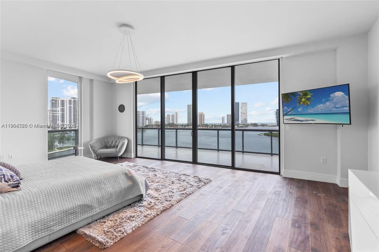 3300 NE 188th St, #818