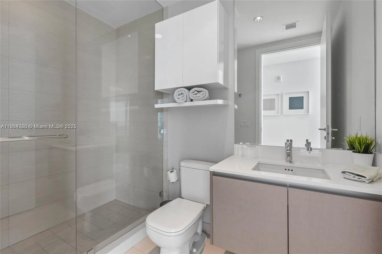 3300 NE 188th St, #818