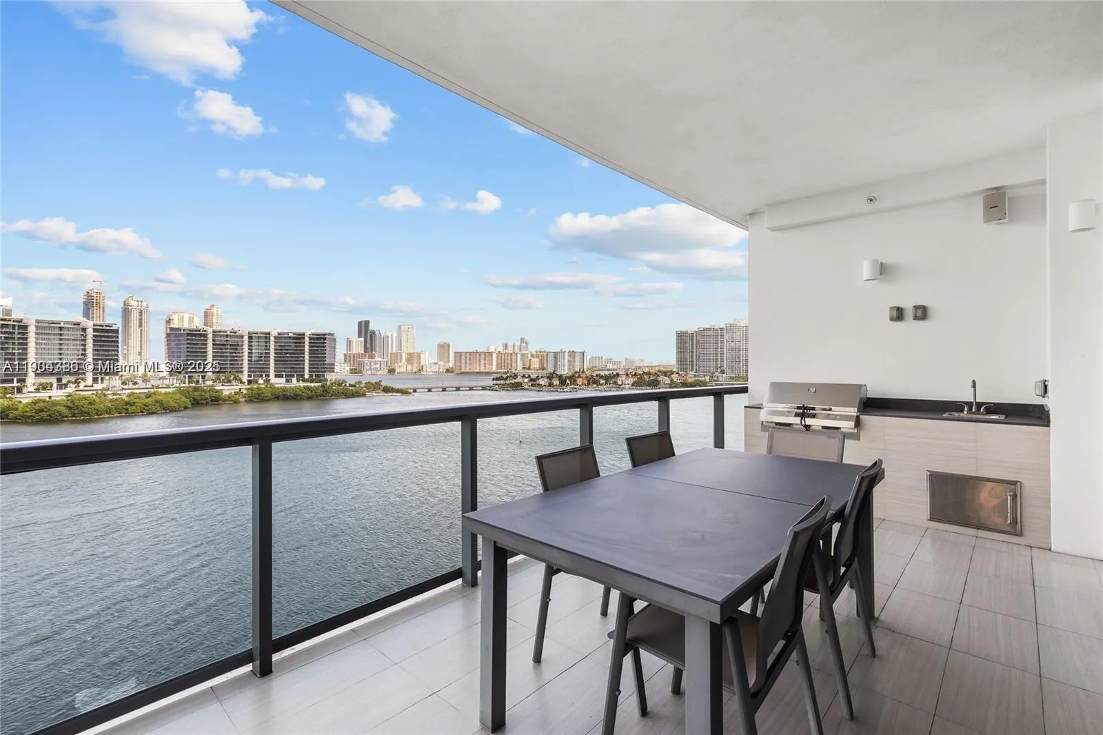 3300 NE 188th St, #818