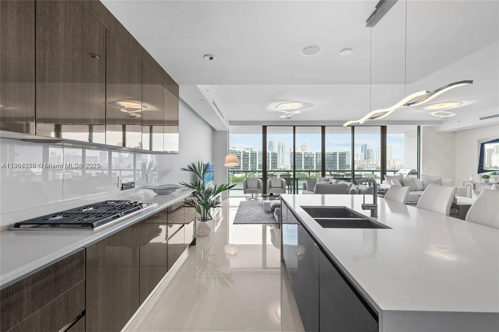 3300 NE 188th St, #818