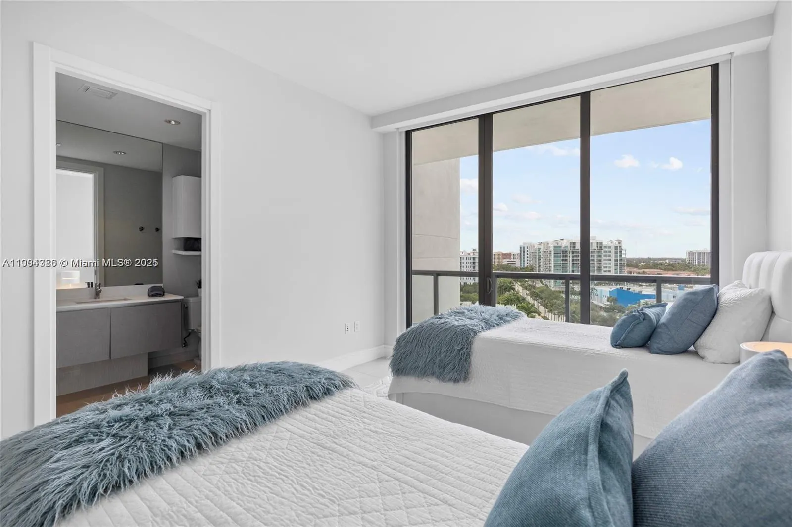 3300 NE 188th St, #818