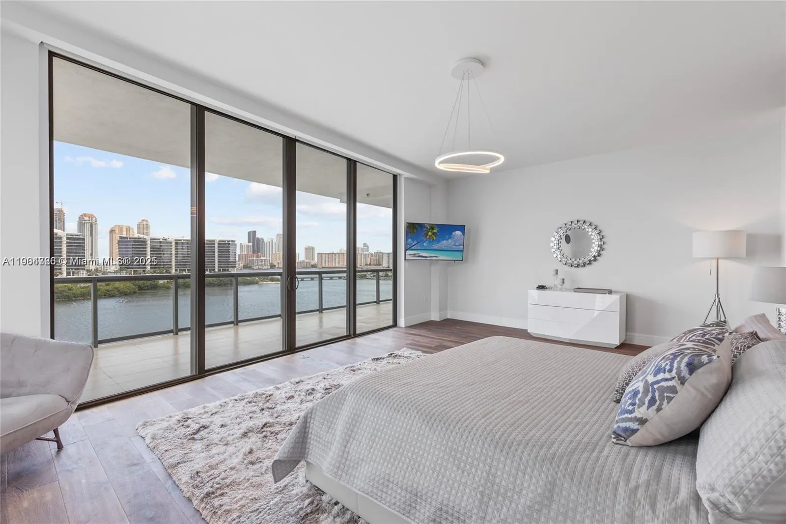 3300 NE 188th St, #818