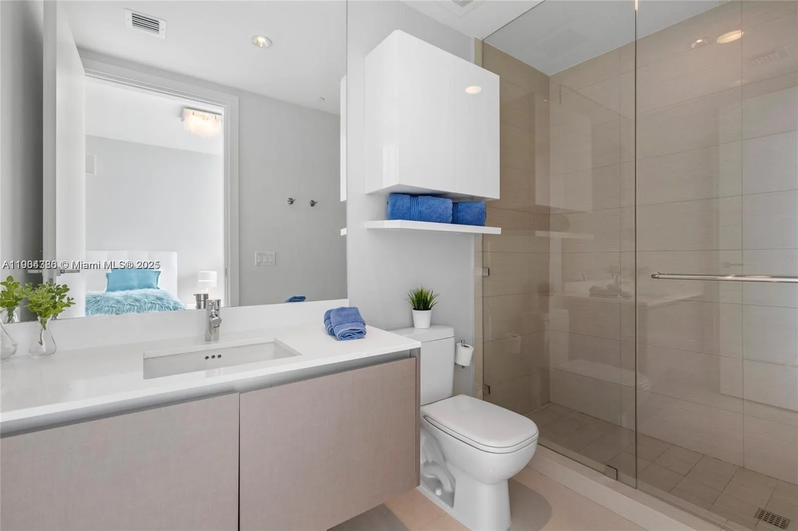 3300 NE 188th St, #818