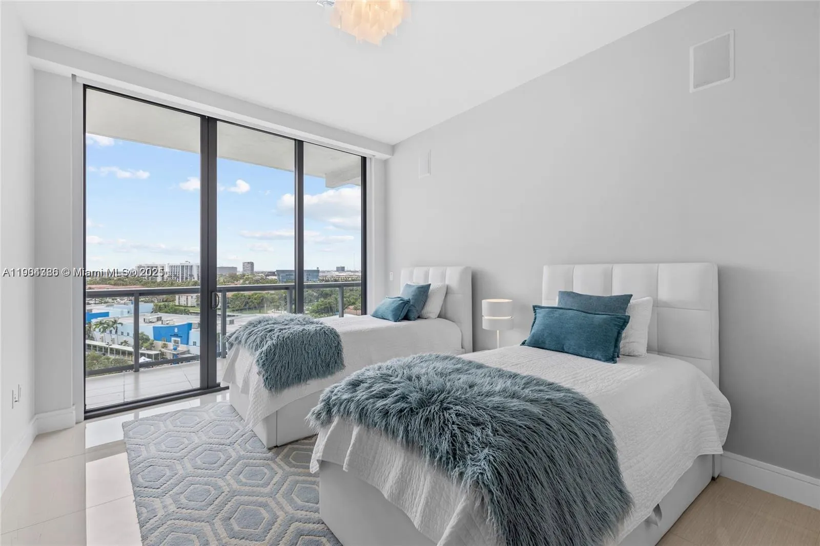 3300 NE 188th St, #818