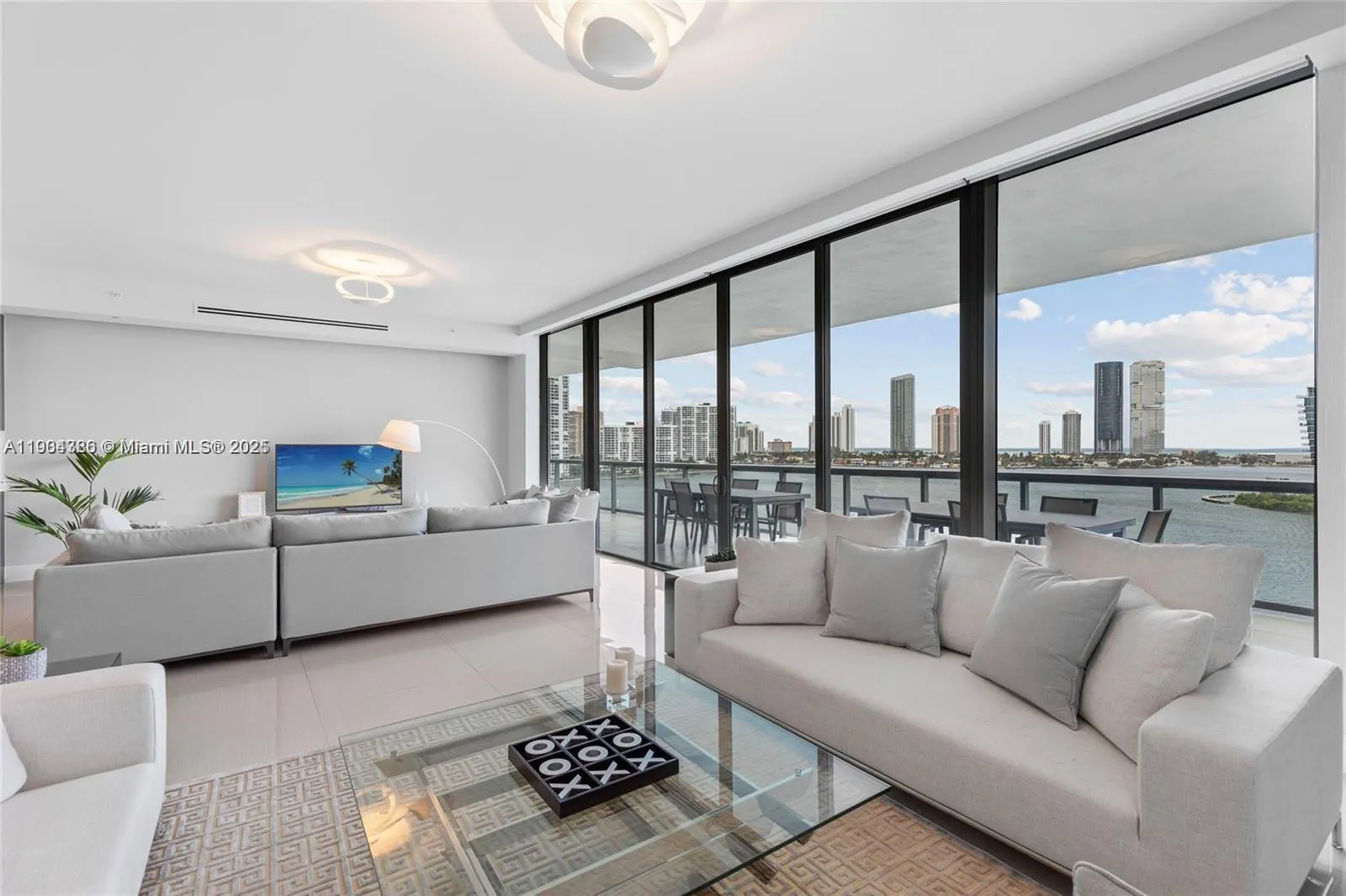 3300 NE 188th St, #818