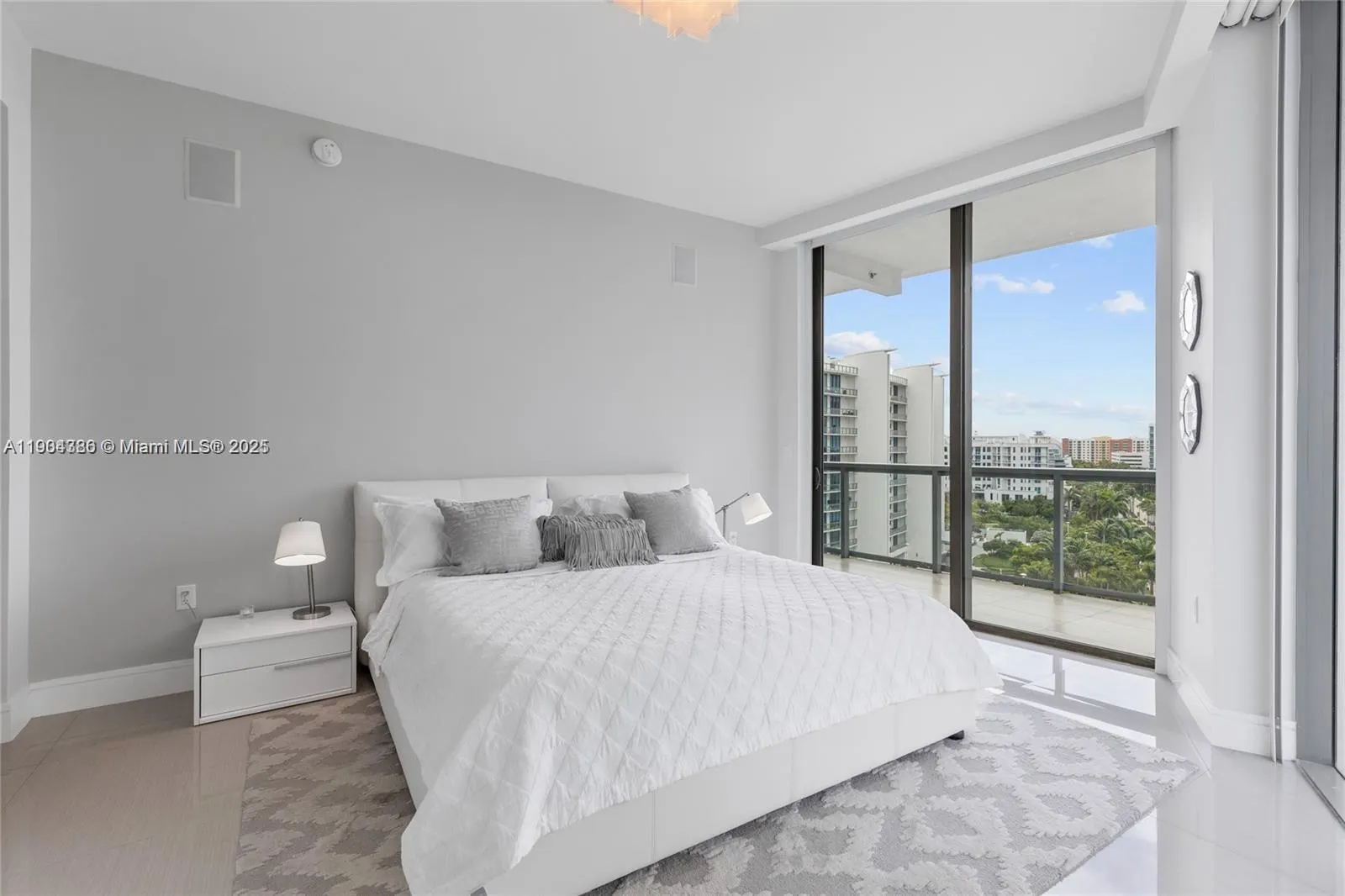 3300 NE 188th St, #818