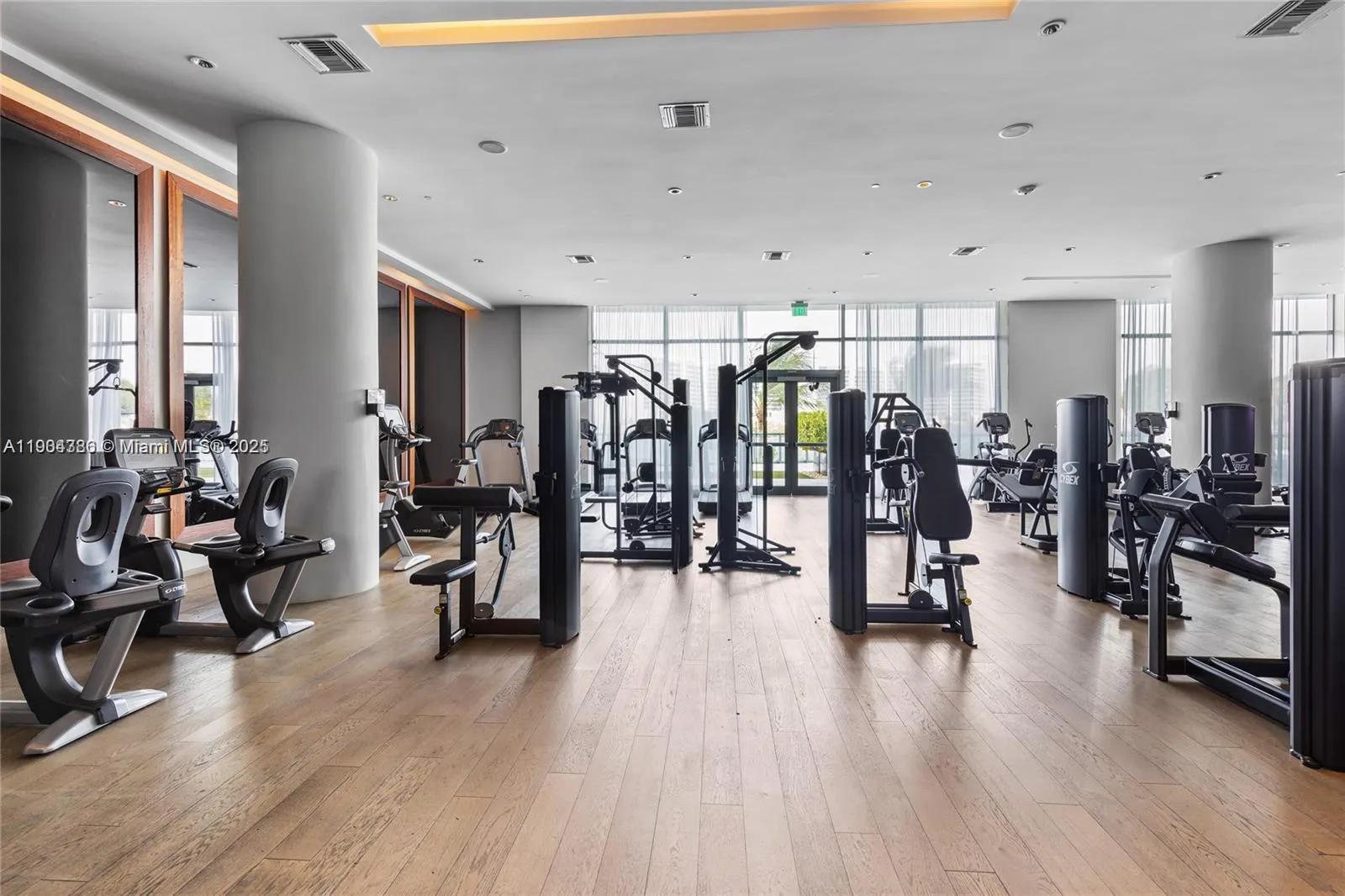 3300 NE 188th St, #818