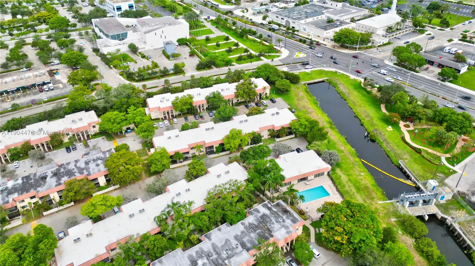 136 S Cypress Rd, #323