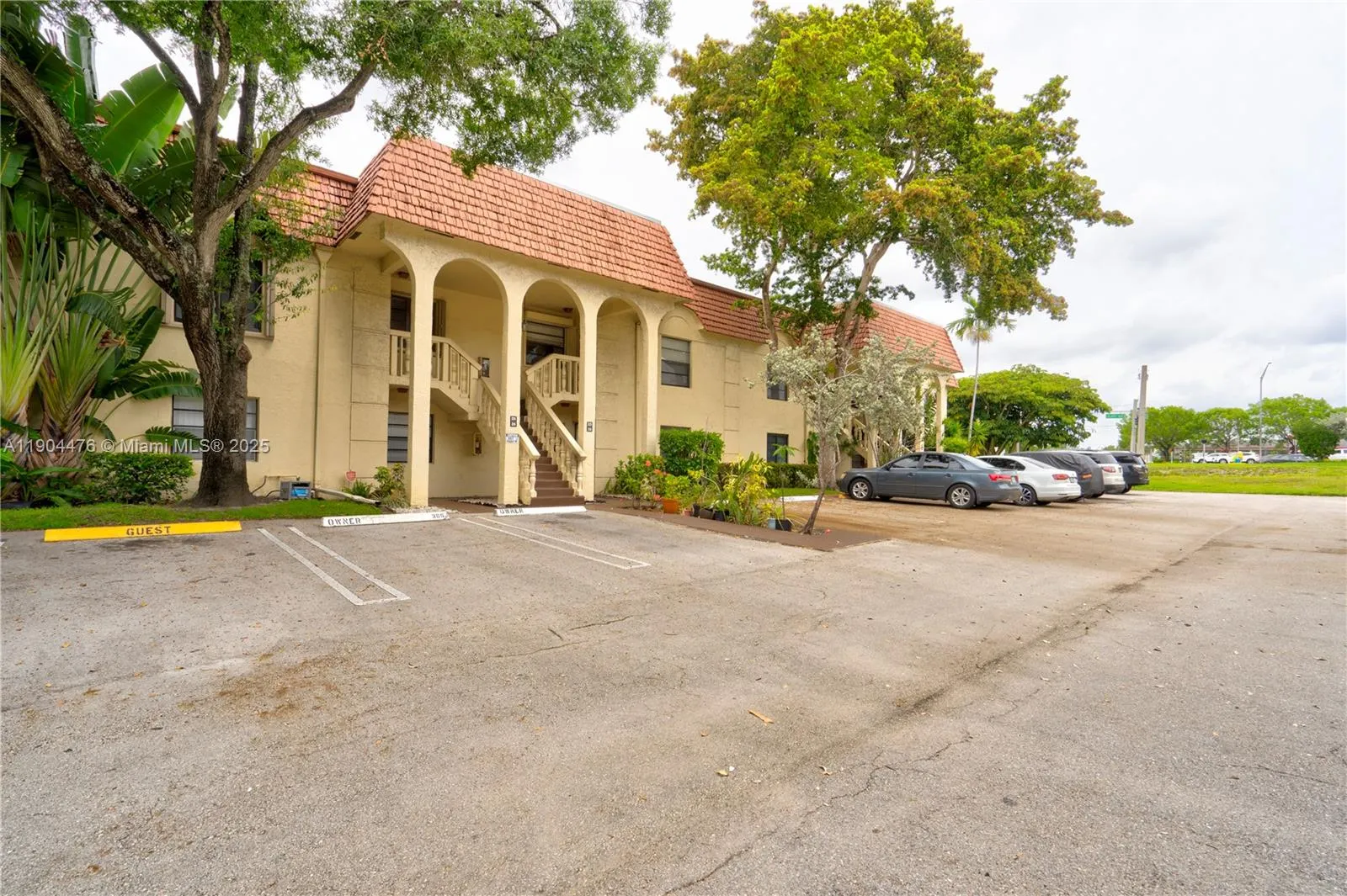 136 S Cypress Rd, #323