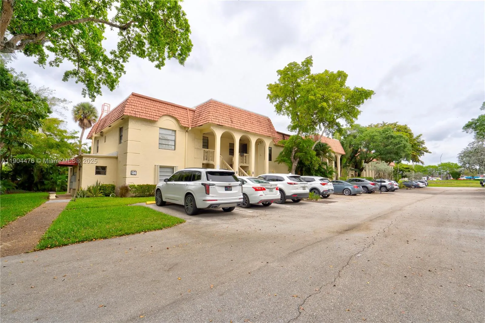 136 S Cypress Rd, #323