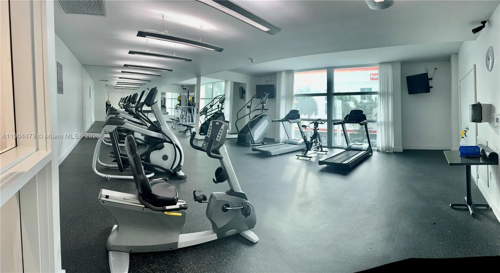 350 NE 24th St, #404